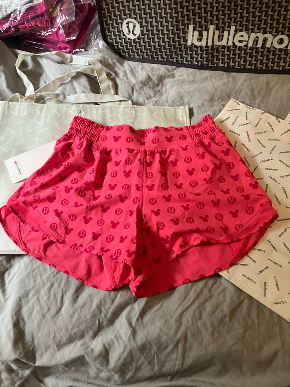 NWT Lululemon Hotty Hot High-Rise Short 4" *Disney, Sz 8, Classic Disney Pink